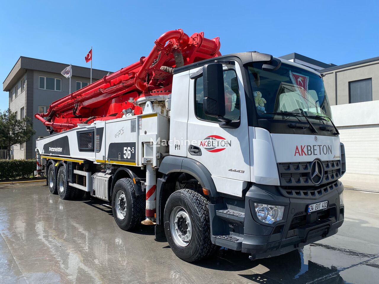 bomba de betão Putzmeister  no chassi Mercedes-Benz AROCS 4443