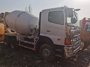 camião betoneira HINO 700 Japan mixer truck available