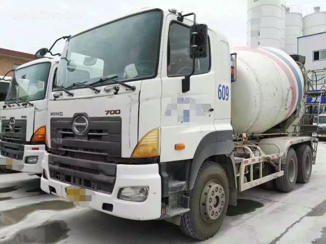 camião betoneira Hino 2012
