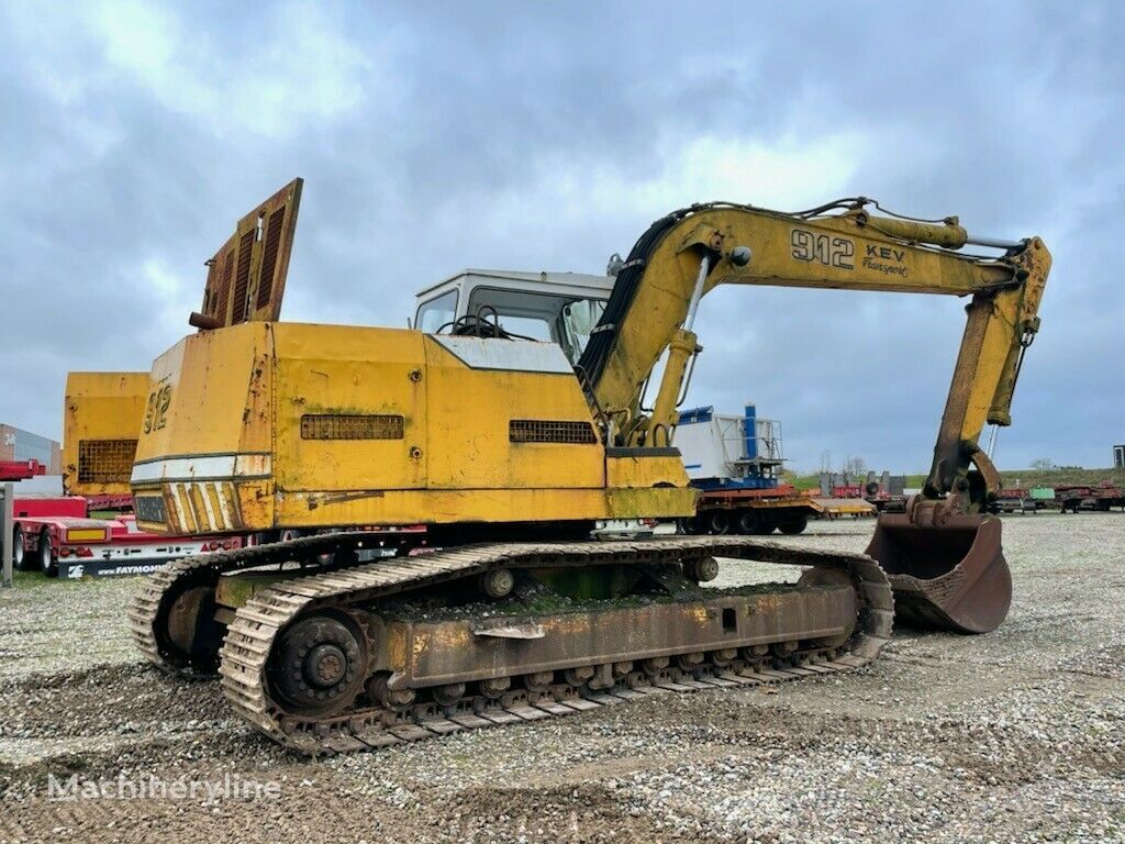 escavadora de rastos Liebherr 912