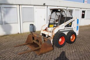 mini-carregadeira Bobcat 743