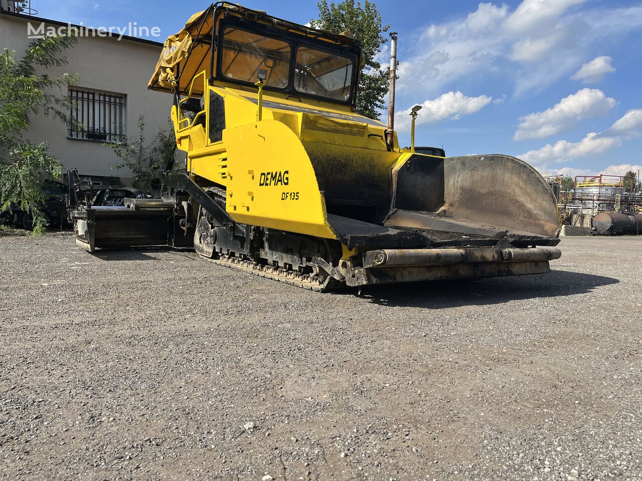 pavimentadora de rastos Demag DF 135 C